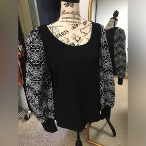 Black & white floral long sleeve blouse